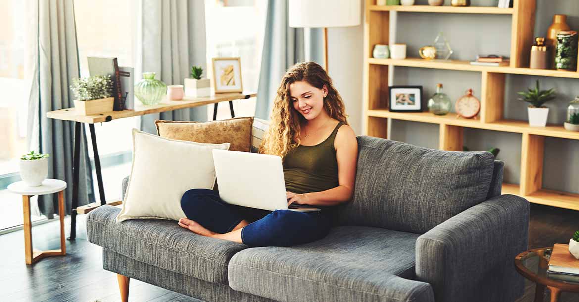 girl sitting on couch switching her bank accounts to Forward